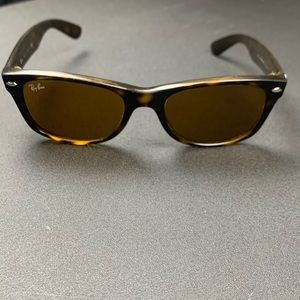 RAY-BAN NEW WAYFARER CLASSIC